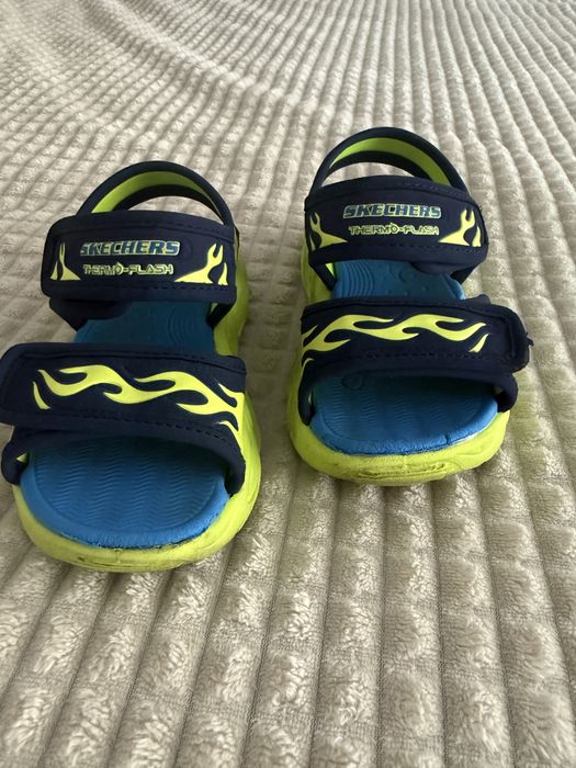 Sandale Skechers marimea 26 ( 16 cm) in stare buna