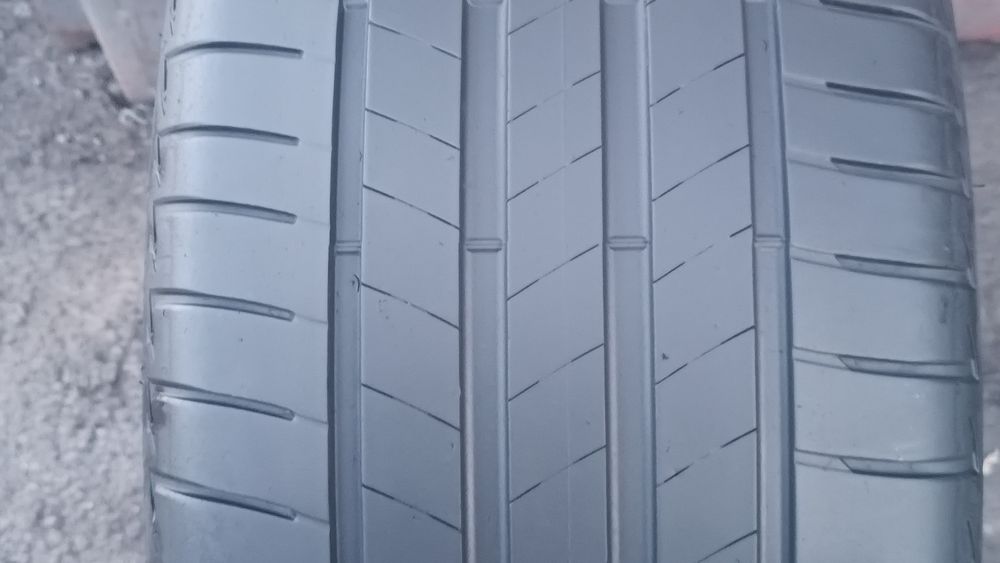 255/35/21 Bridgestone