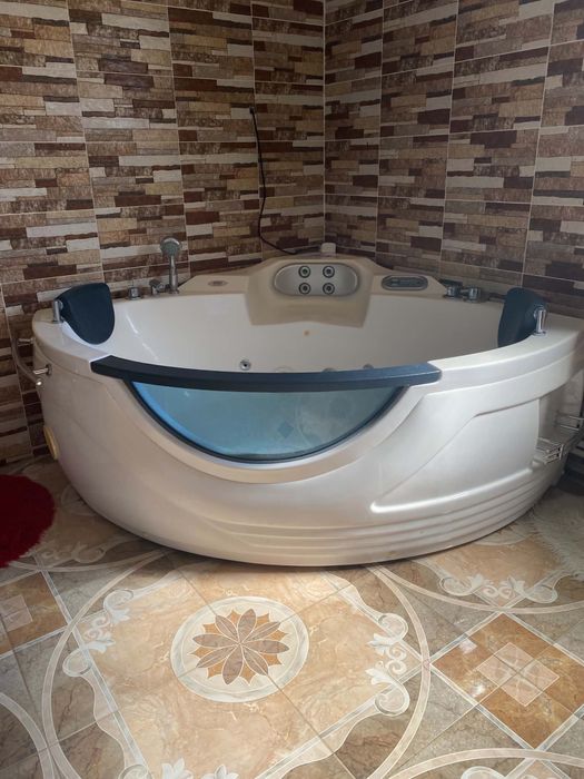 Vand jacuzzi in stare perfecta