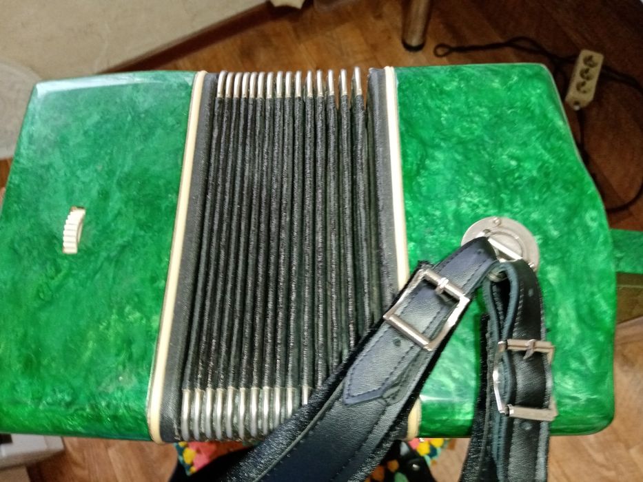 Продам баян в отличном состоянии в г. Уральске.