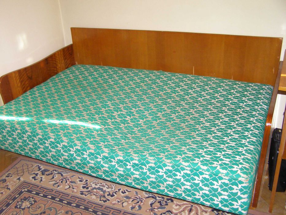 Dormeza rabatabila in stare foarte buna