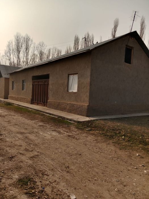 Uy sotiladi  narxi 40 ming aqsh dollr