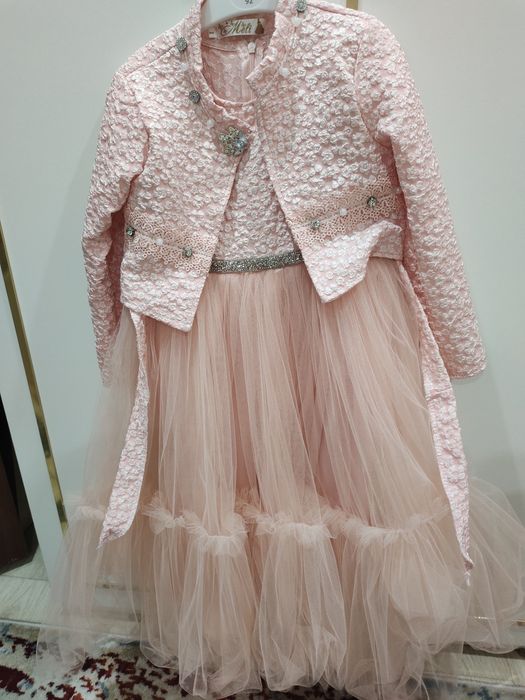 Продам плааатьее