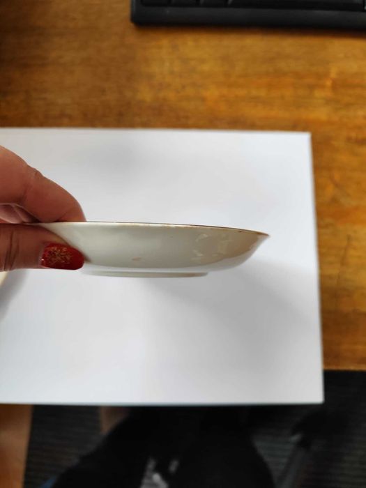 Кралски сувенирни чинийки в чест на Елизабет II и принц Чарлз