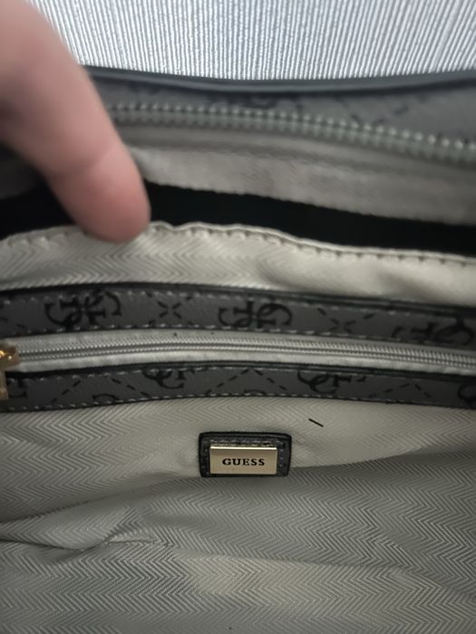 Женска Guess чанта