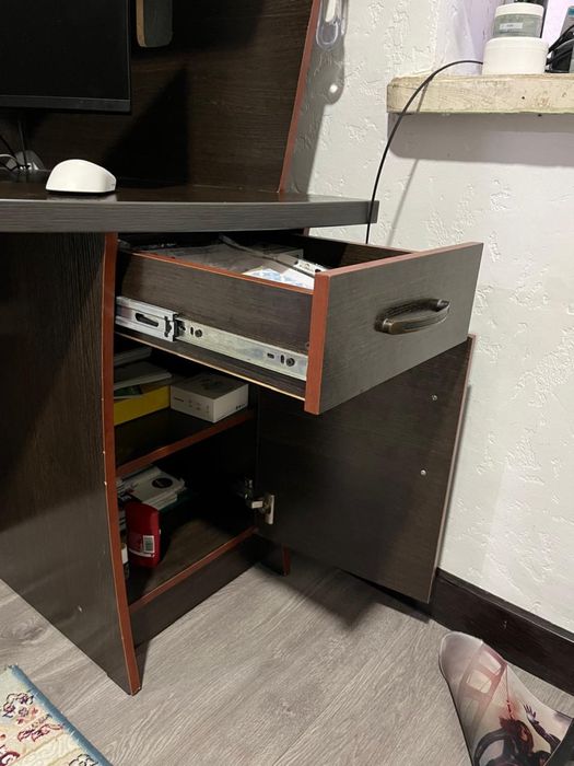 Компьютерный стол срочно продаю