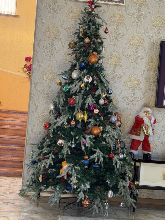 Елка с игрушками