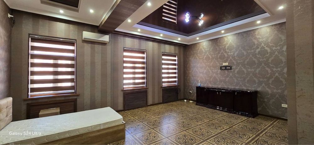 Дом  кафе Тараканчик / Ялангач  12 соток