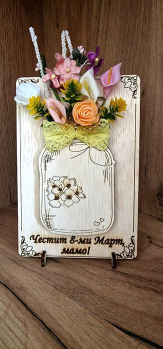 Персонализиран 3D дървен плакет с цевтна аранжировка и текст по избор