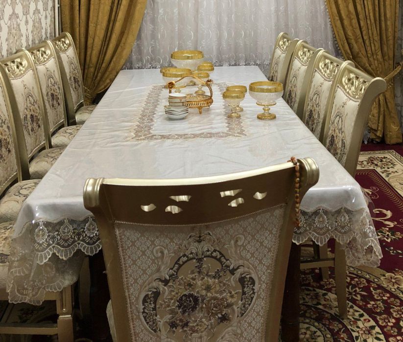 Стол и стулья мебель для гостиной