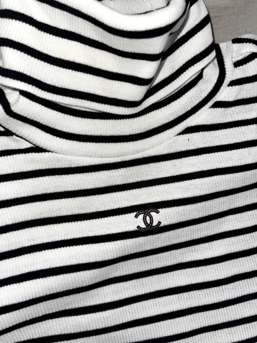 chanel блузка поло с дълъг ръкав тънка пролетна на райе и рипс от памук нова. бяла черна шанел