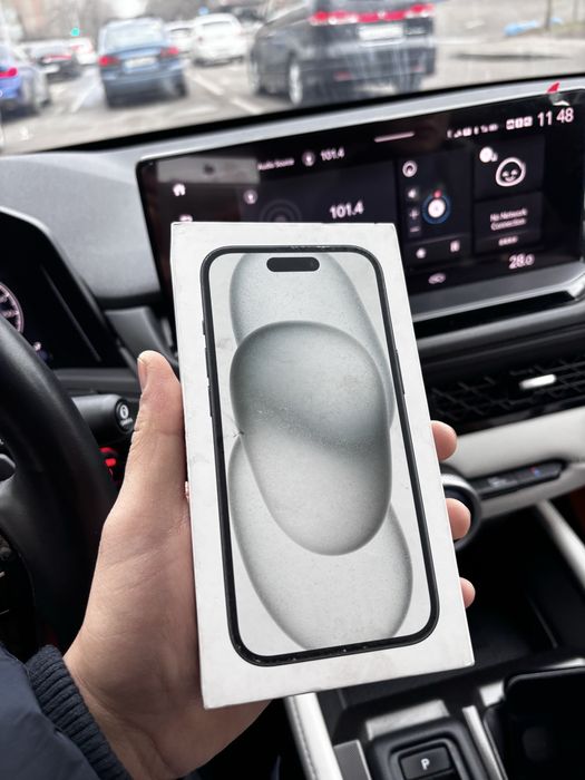 Продам Iphone 15 128GB коробка гарантия чехол