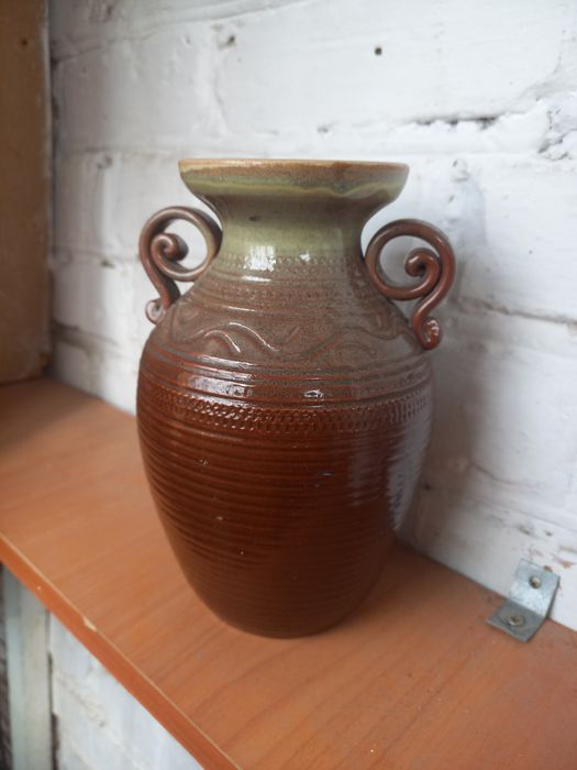 Продаётся фарфоровая статуэтка кошки