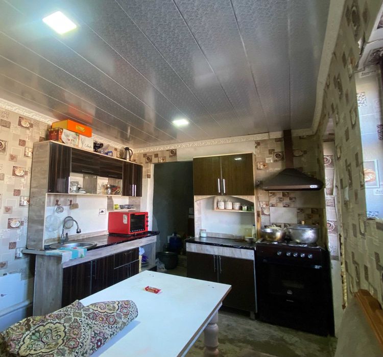 ҳовли сотилади. Спутник томонда