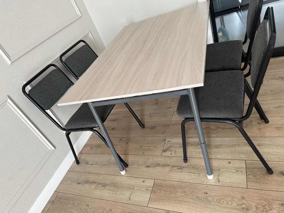 Продам стол и 4 стула