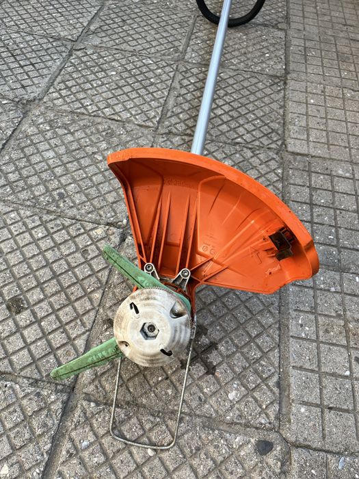 Продавам акумулаторен тример STIHL FSA 60 R