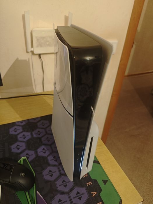 Продаю Playstation 5 slim 1 tb