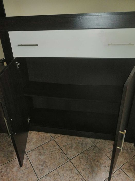 Продавам два ретро стола, два шкафа с чекмеджета