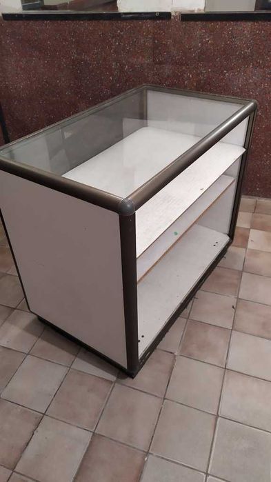 Много здрав щтанд от алуминий и пдч,много запазен,без следи от употреб