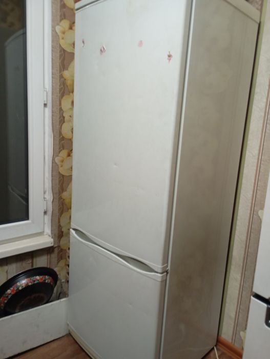 Холодильник сломанный