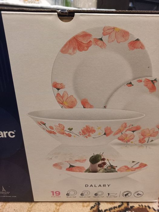 Столовый сервиз на 19 предметов