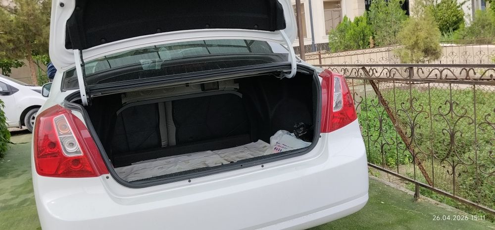 Продам Chevrolet Gentra (Белый)