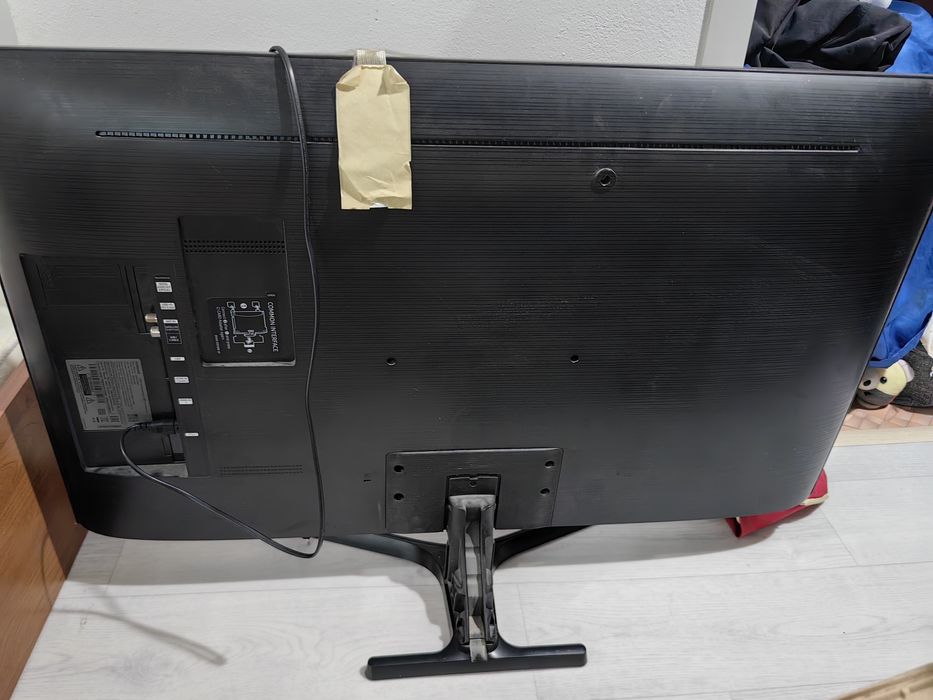 Продам телевизор на запчасти