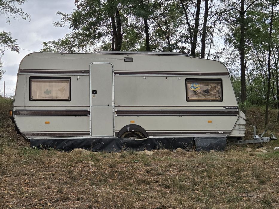 Rulotă Hobby Prestige – 2 dormitoare – spațioasă – panou solar 450W - cort specific rulotei