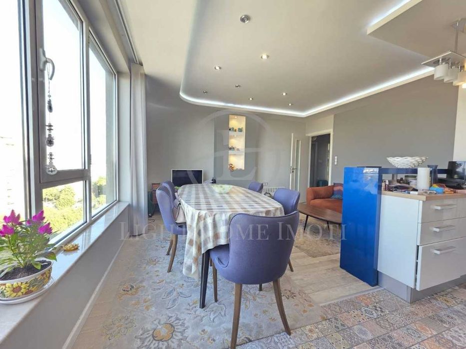 Продава се Тристаен апартамент в Пловдив, Тракия - 104 кв.м за 2000 €/кв.м - Снимка #2