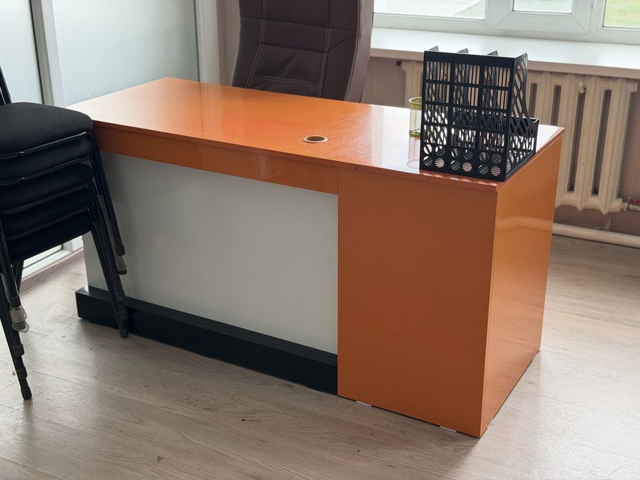 Продам офисные столы!