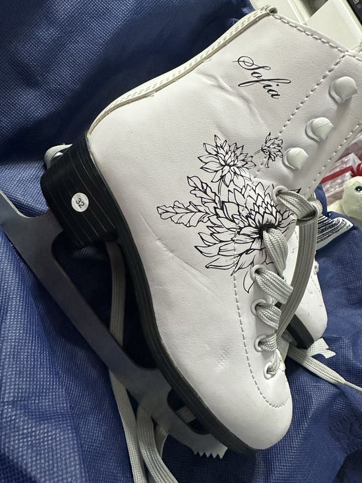 Продам фигурные коньки