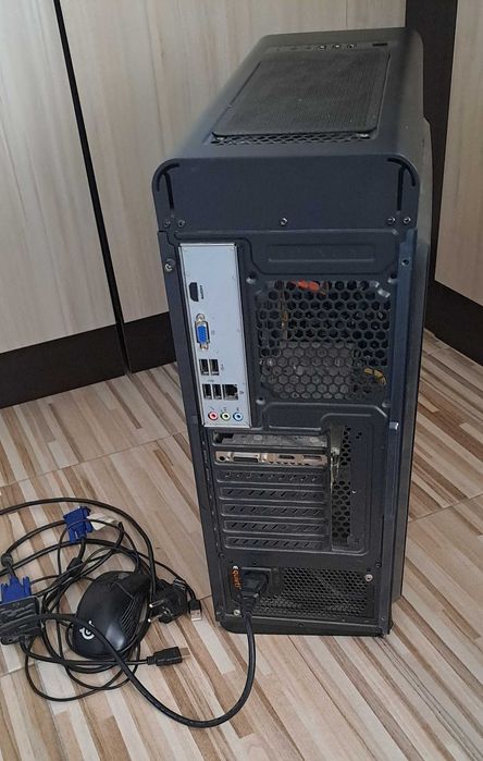 Продавам  компютър  с  монитор