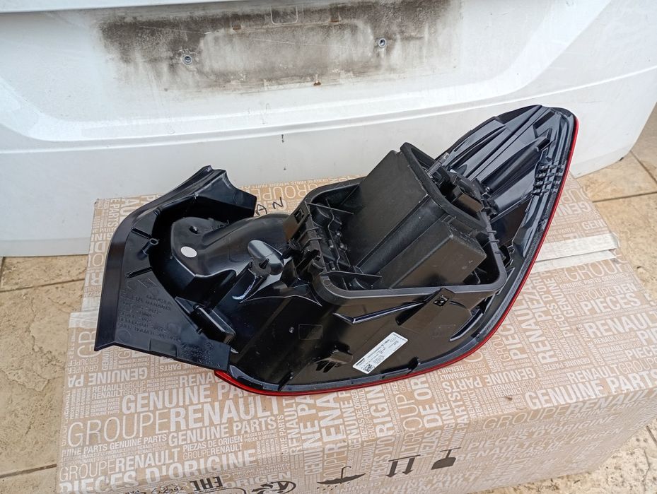 Stop stânga Dacia Logan 3 original cod 265559998r