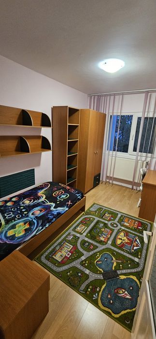 Propeietar închiriez apartament 3 camere