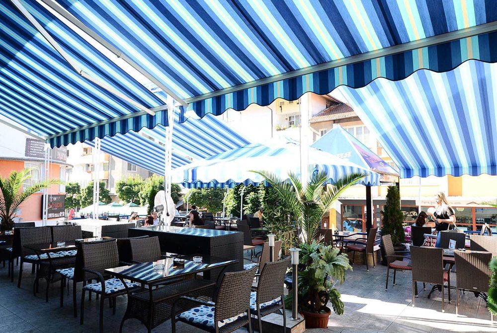 Продава се Заведение в Смолян, Нов център - 578 кв.м за 1194 €/кв.м - Снимка #1