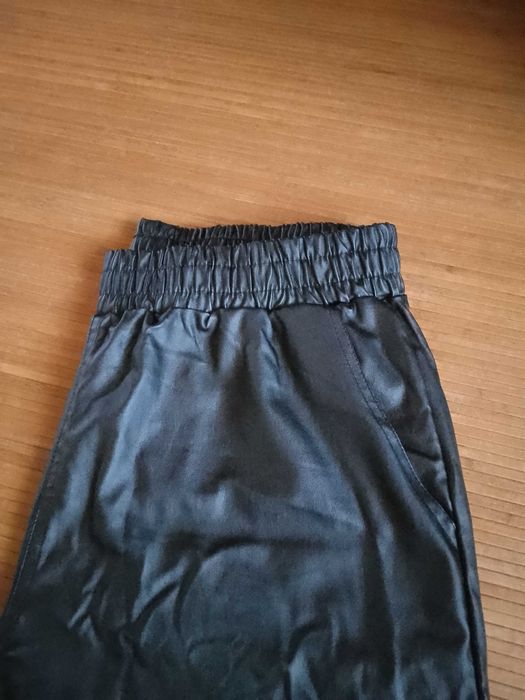Дамски кожен панталон р-р 44 /уголемен