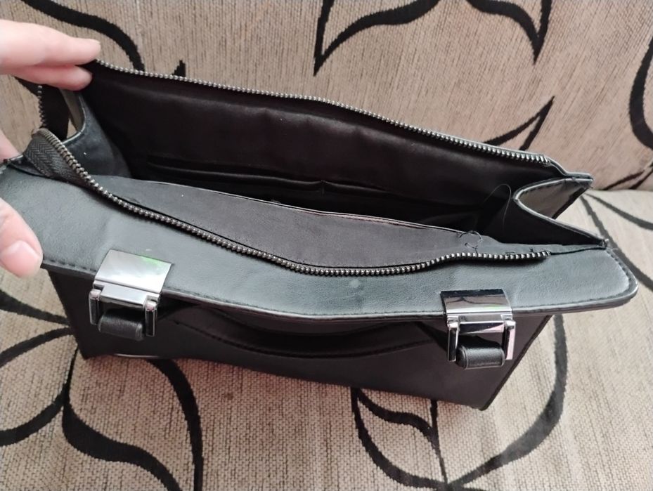 Дамска чанта с къса дръжка