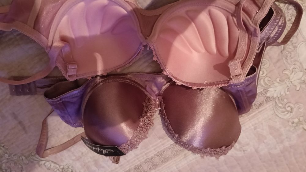 Продам 2 бюстгалтера