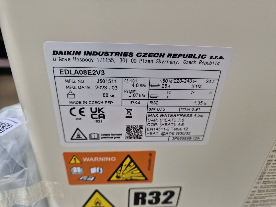 Нова термопомпа Daikin altherma EDLA08  8kw моноблок