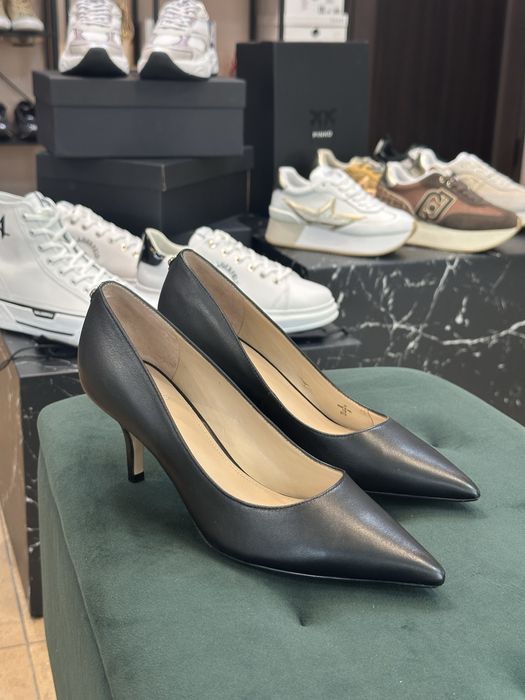 Оригинални дамски обувки на ток GUESS