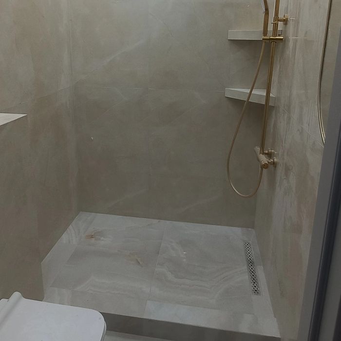 Укладка кафеля и ламината