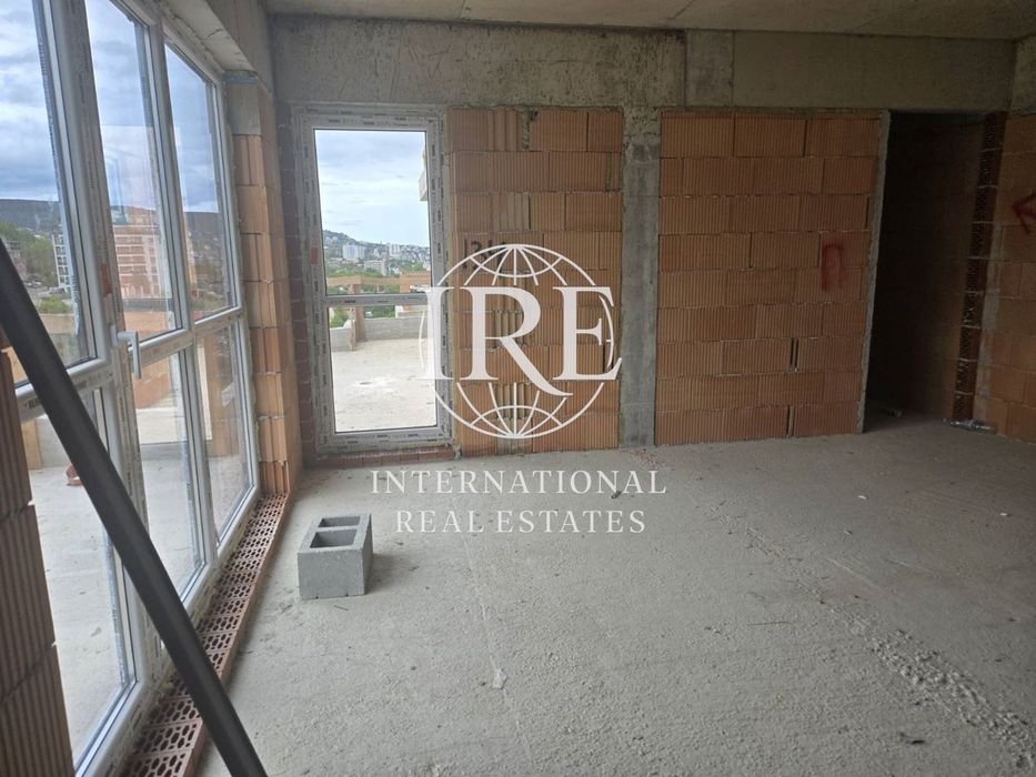 Продава се Двустаен апартамент в Варна, Изгрев - 93 кв.м за 1183 €/кв.м - Снимка #1