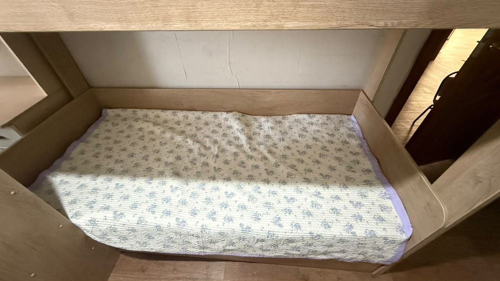 Продам 2-х ярусную кровать