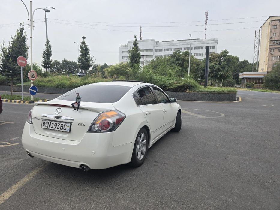 Nissan Altima sotiladi. Propani bor.