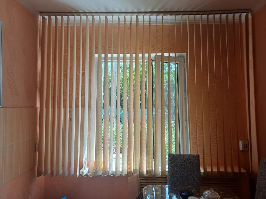 Продам жалюзи до подоконника