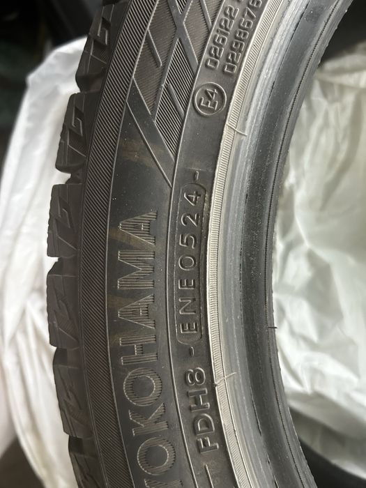 Продам комплект зимней резины Ykohama