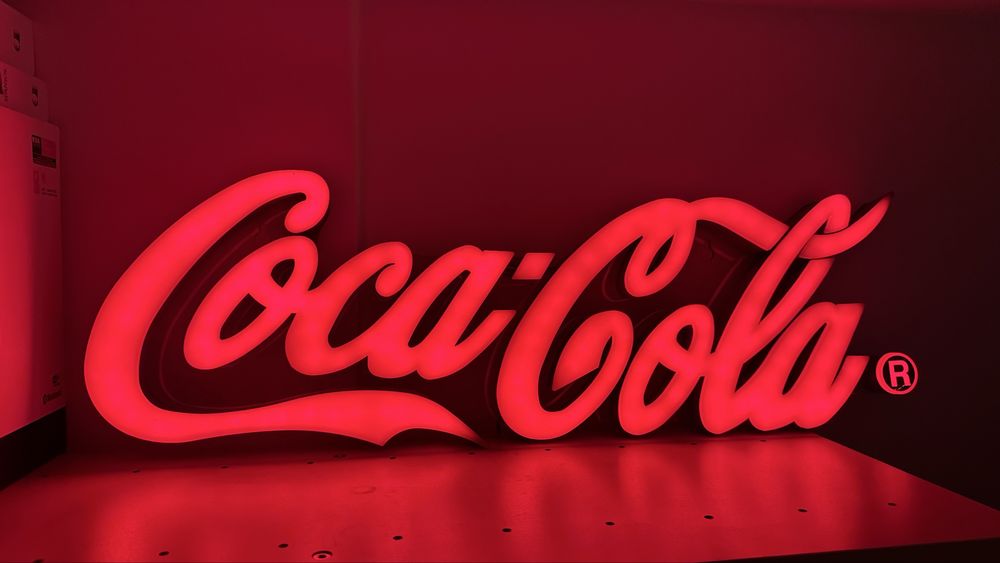 Reclama luminoasa Coca Cola