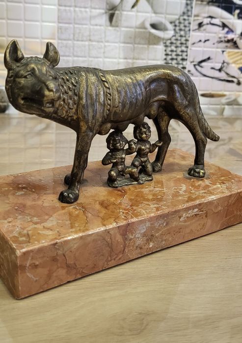 Statuie bronz lupoaica capitolina