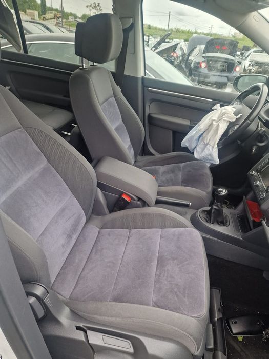 Dezmembram Volkswagen Touran 2012 1.6tdi Euro 5 CAY Manual