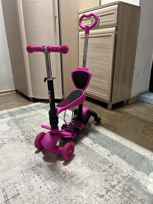 Самокат для девочки, очень удобный!